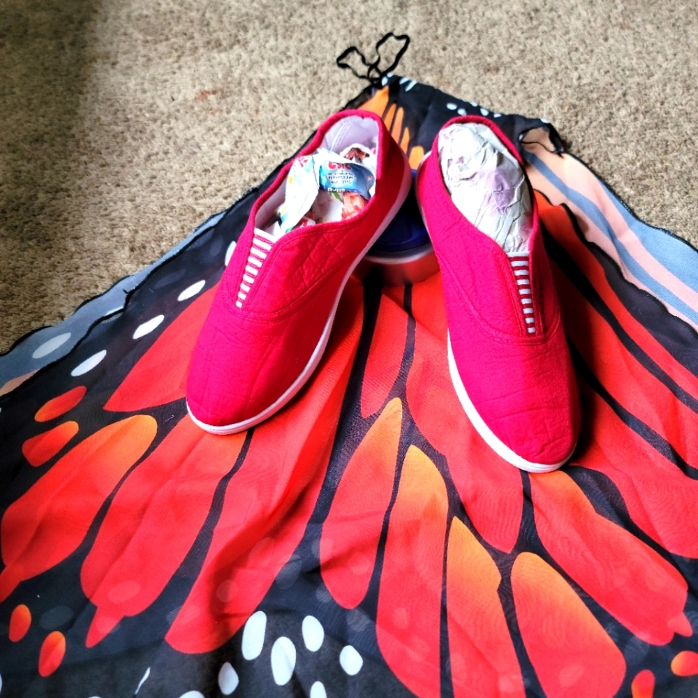 Easy-to-Wear Striped Slip-on Sneakers